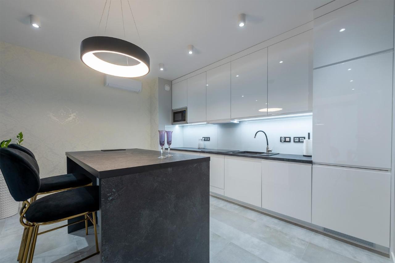 לודז' Manufaktura'S Star ***** Apartment By Pinpoint מראה חיצוני תמונה